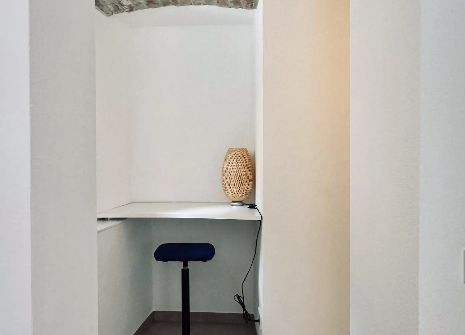 Cosy Castle Appartment Nuernberg - Charmanter Souterrain Altbau 0*, Nuremberg Germany